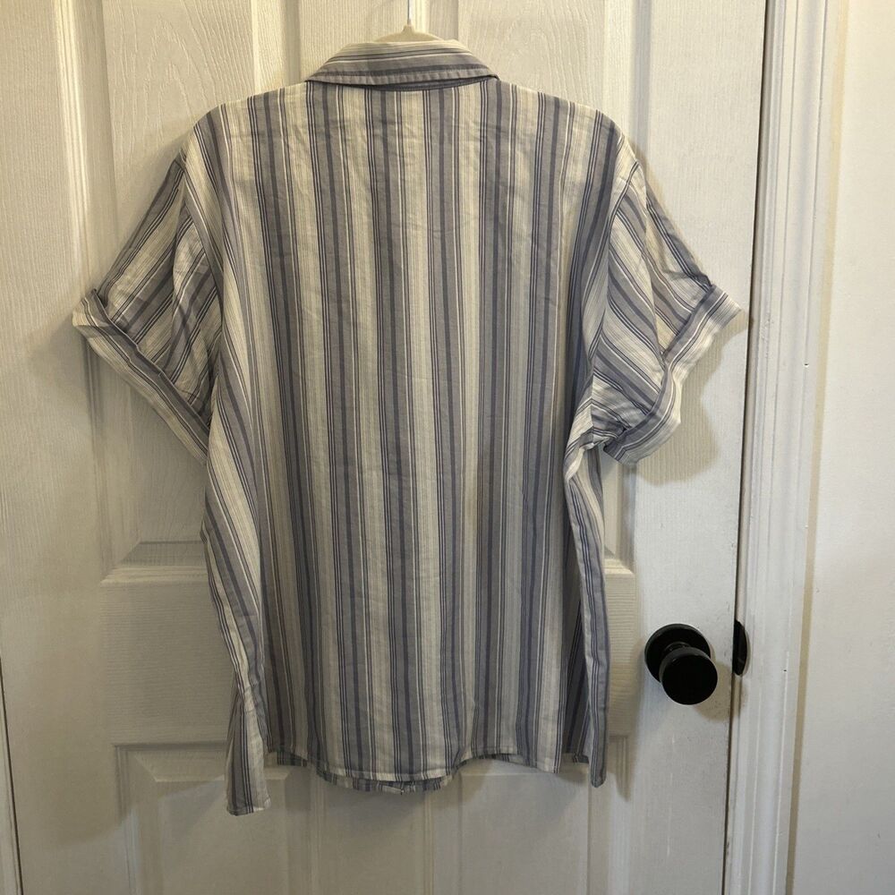 NWT Universal Thread Women’s Blue Striped Button Down Short Sleeve Shirt Size L - Picture 13 of 16